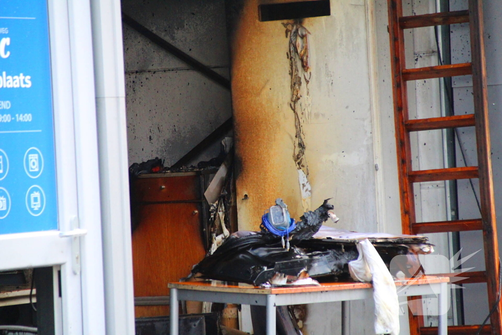 Grote brand in bedrijfsverzamelgebouw