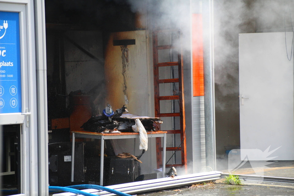 Grote brand in bedrijfsverzamelgebouw