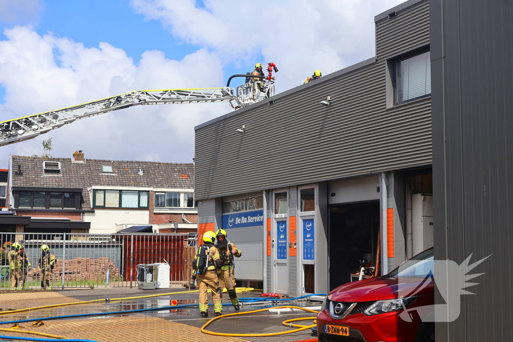 Grote brand in bedrijfsverzamelgebouw