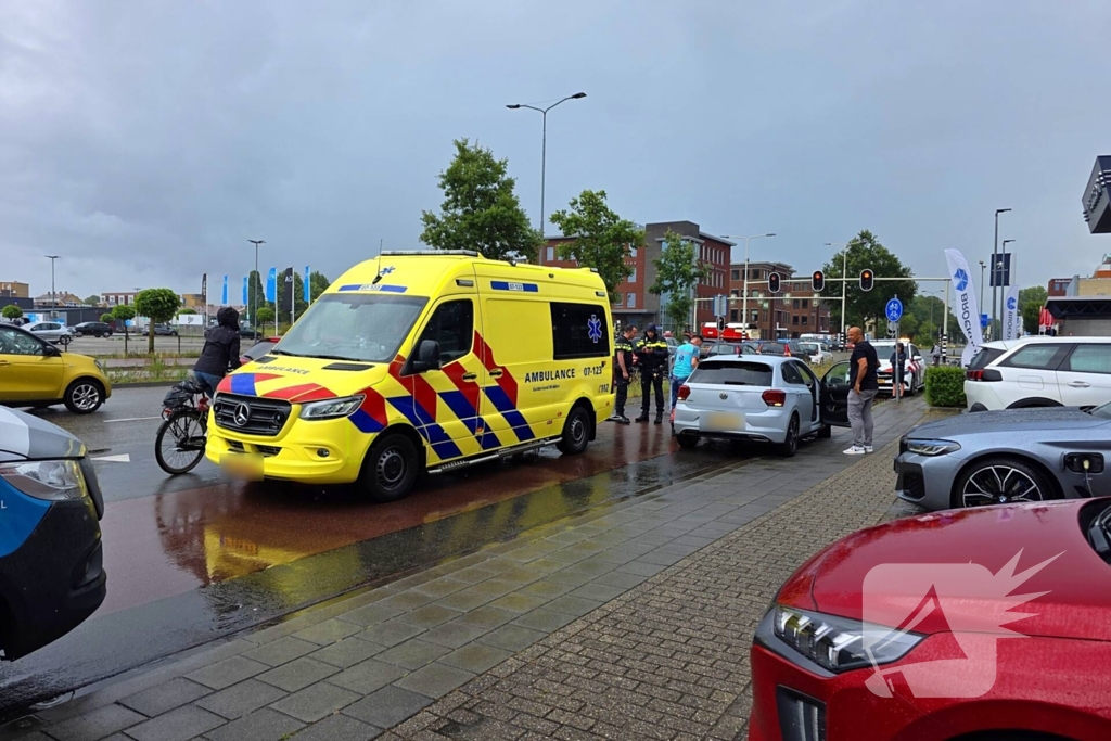 Aanrijding tussen bakwagen en personenauto