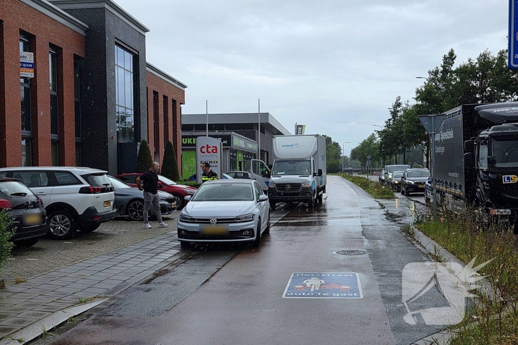Aanrijding tussen bakwagen en personenauto