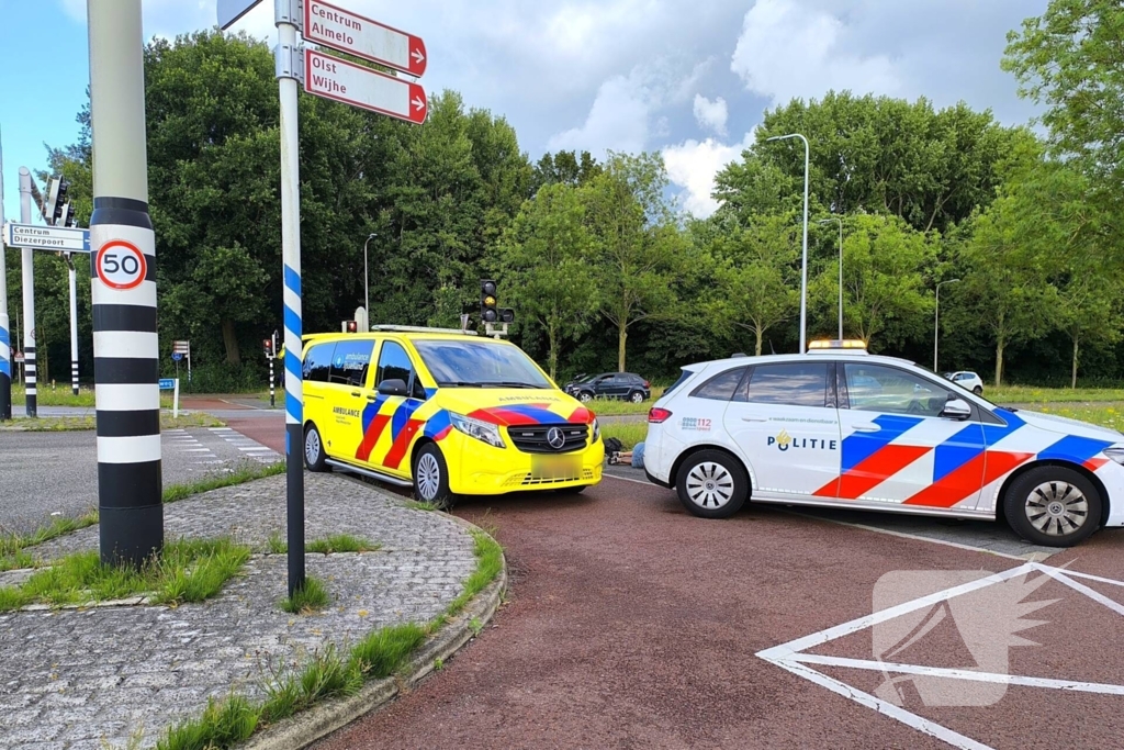 Bejaarde fietsster naar ziekenhuis