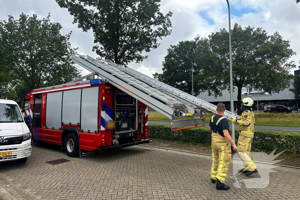 Dier in nood gered met ladderwagen