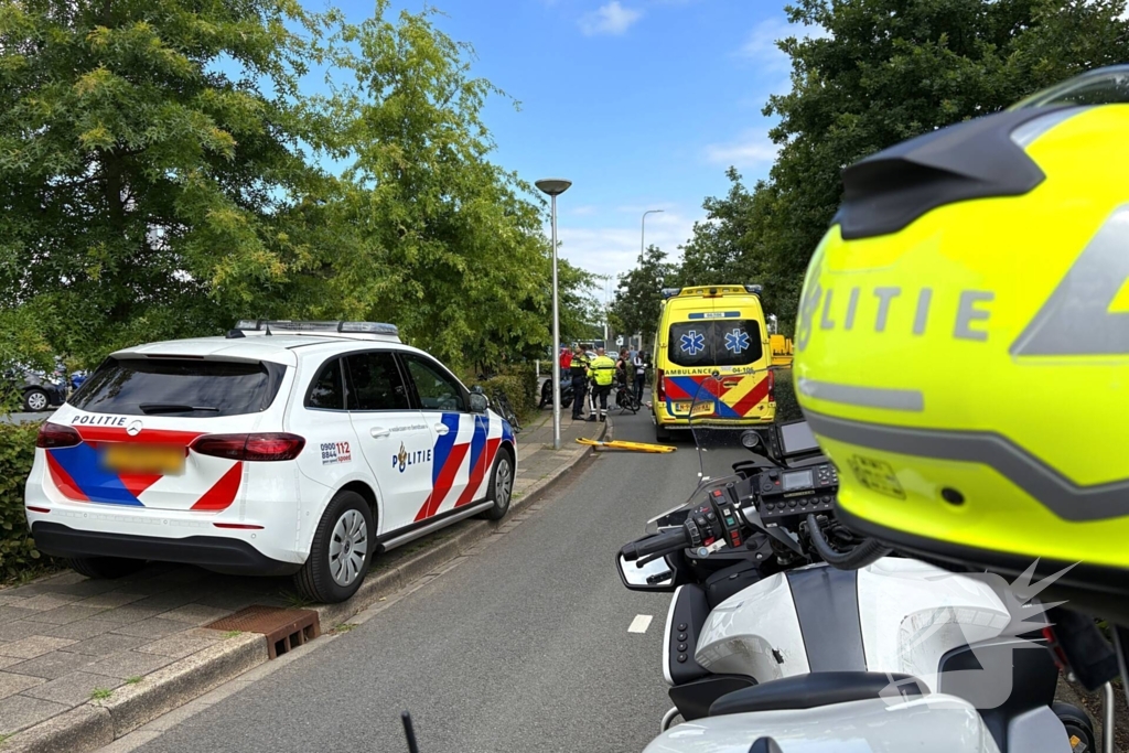 Scooterrijder botst met fietser