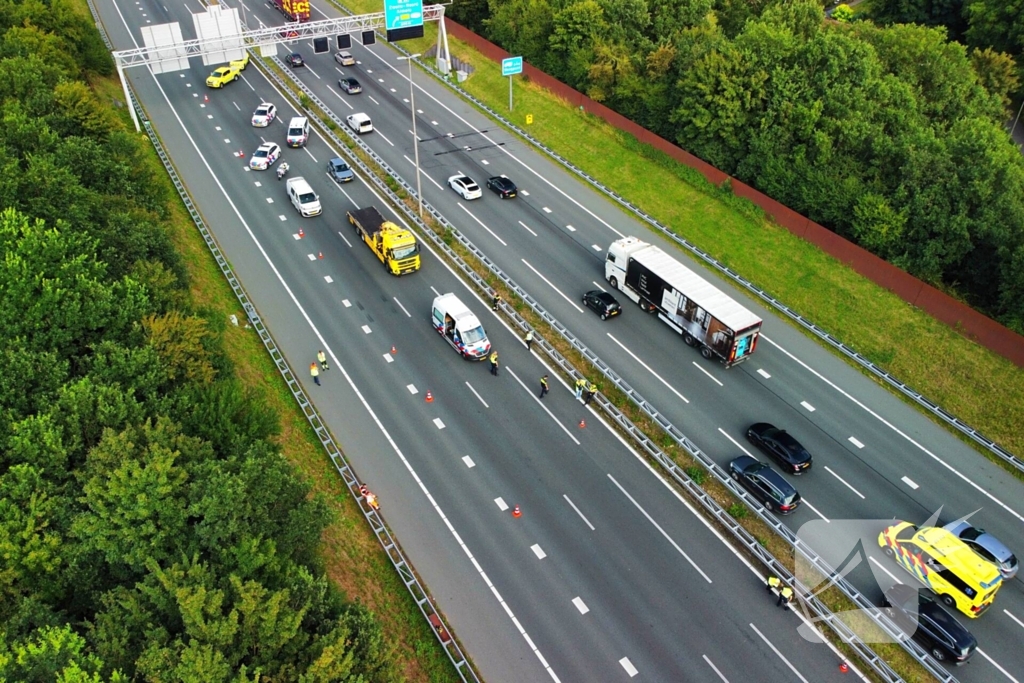 Rijbanen afgesloten na ongeluk