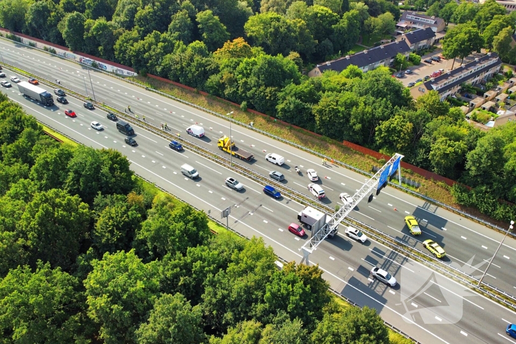 Rijbanen afgesloten na ongeluk
