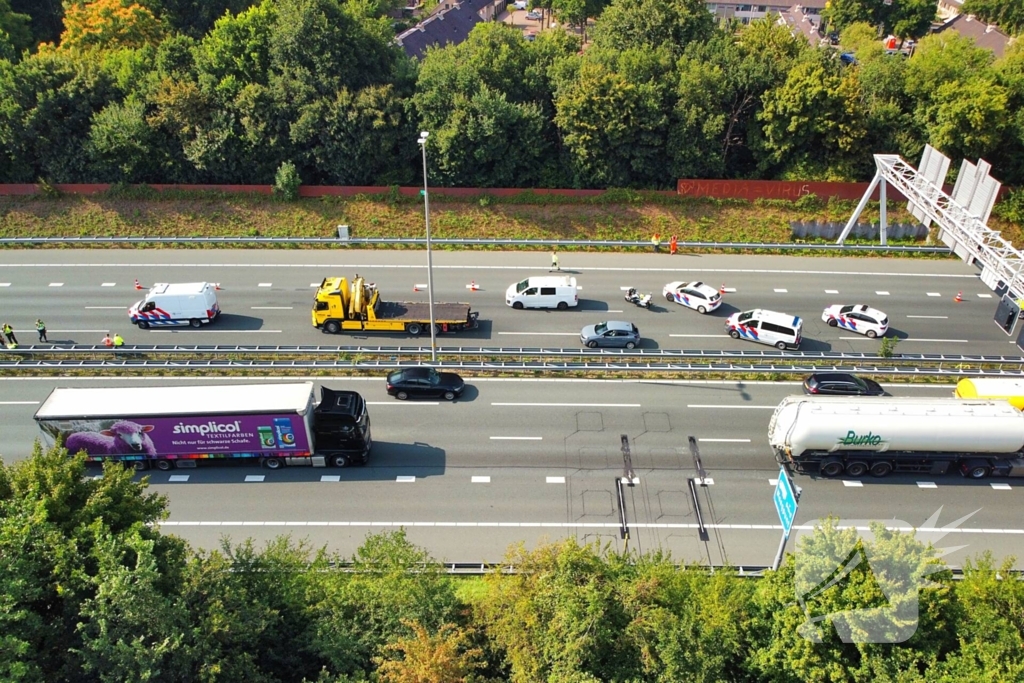 Rijbanen afgesloten na ongeluk