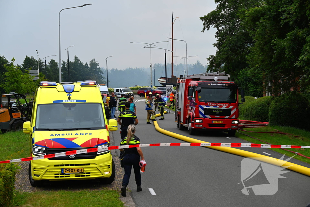 Brand verwoest loods vol stro