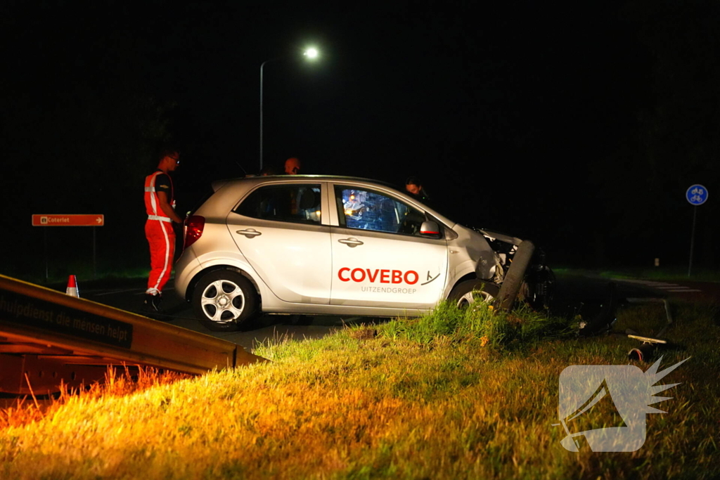 Lantaarnpaal sneuvelt bij ongeval