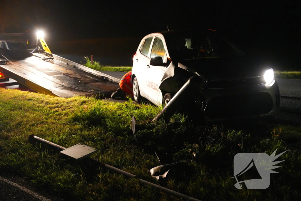 Lantaarnpaal sneuvelt bij ongeval