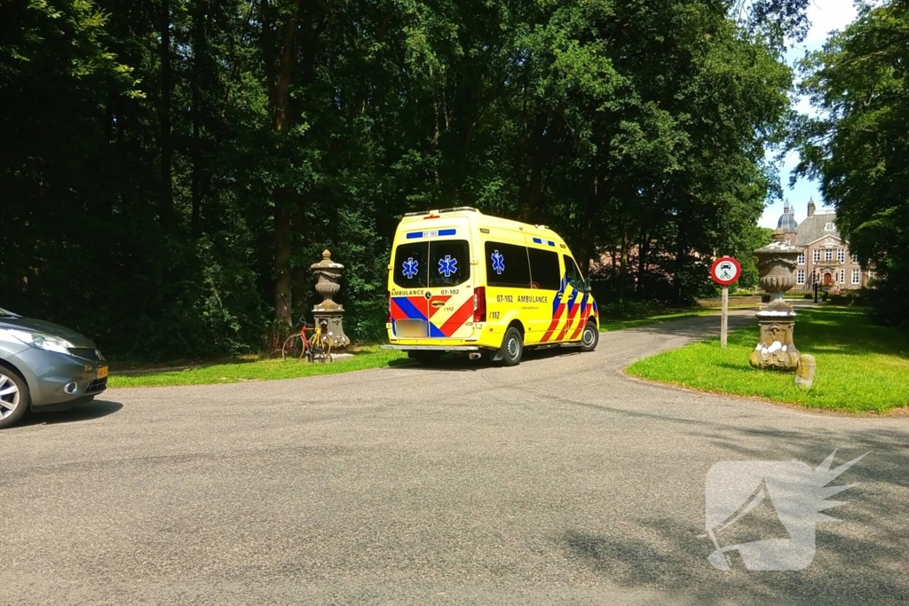 Wielrenner gecontroleerd na botsing