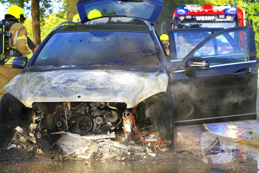 Autobrand verwoest voertuig