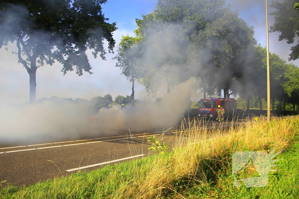 Autobrand verwoest voertuig