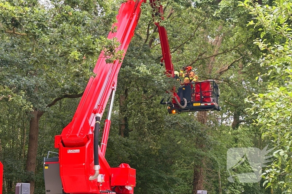 Hoogwerker inzet bij stormschade
