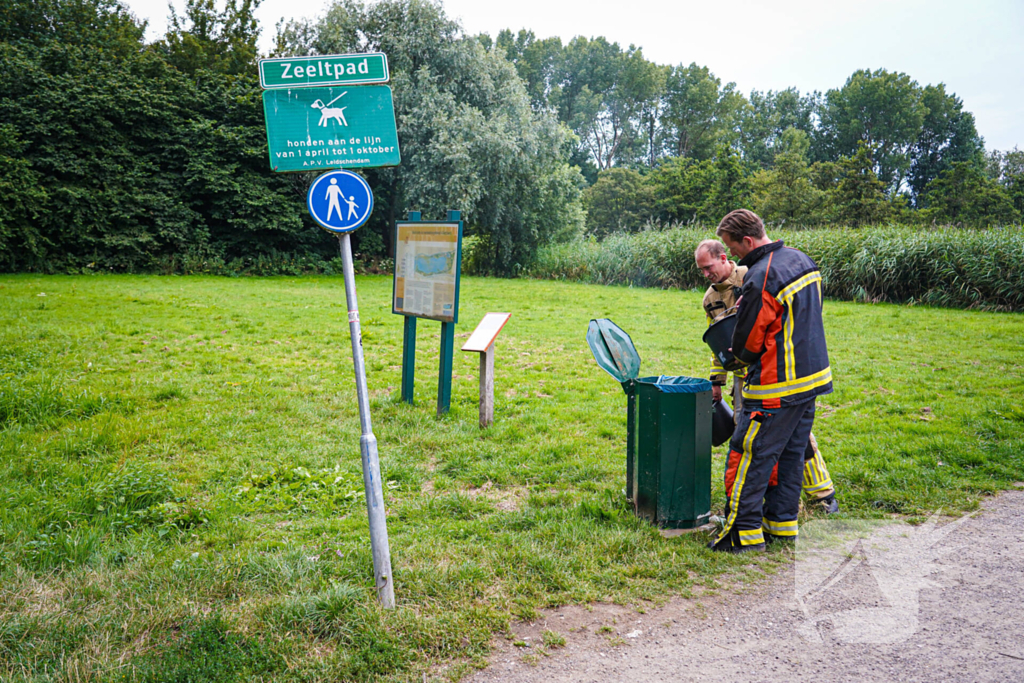 Brand in prullenbak gedoofd met emmers water