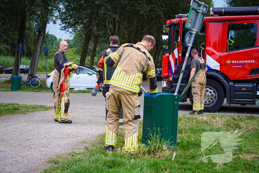 Brand in prullenbak gedoofd met emmers water