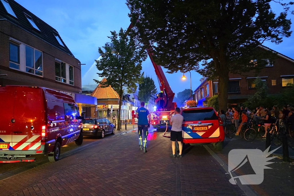 Gewonde en aanhouding bij grote woningbrand