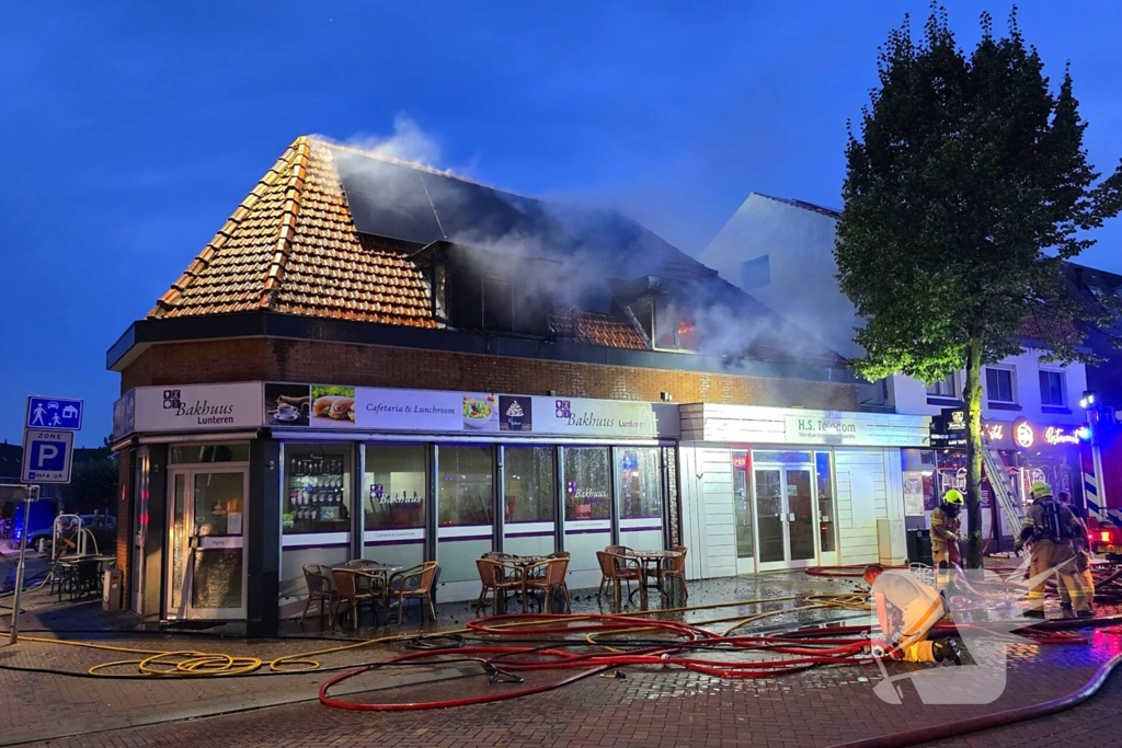 Gewonde en aanhouding bij grote woningbrand