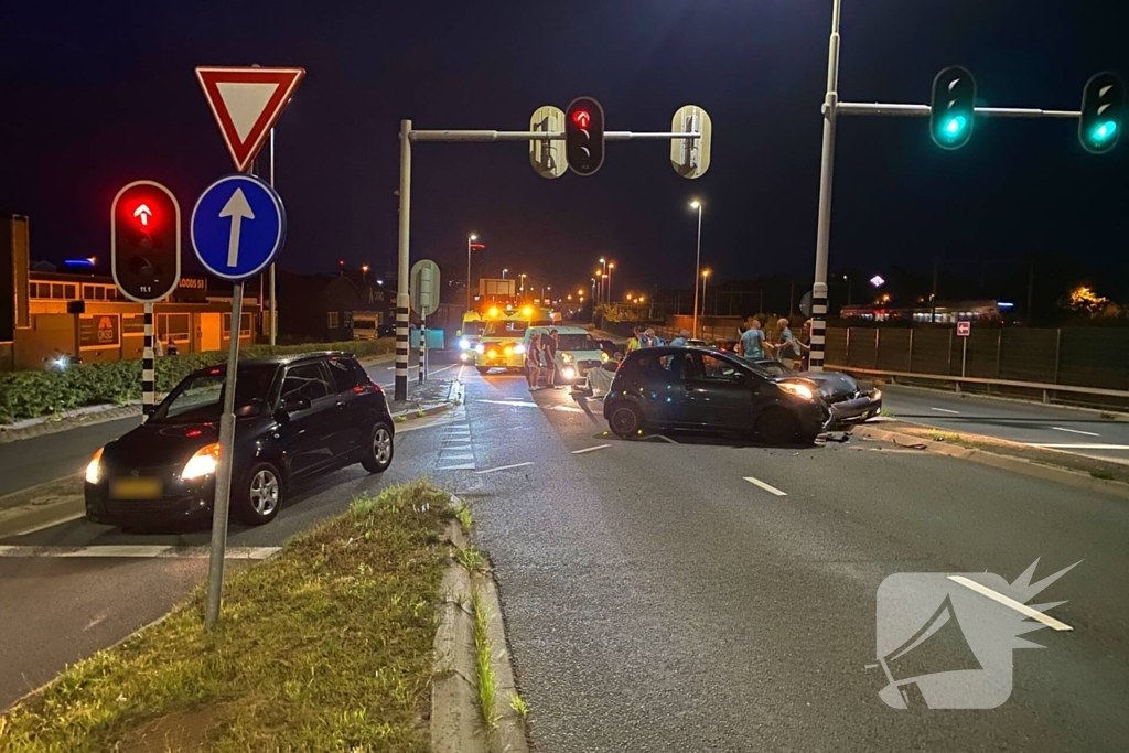 Twee gewonden bij auto-ongeluk