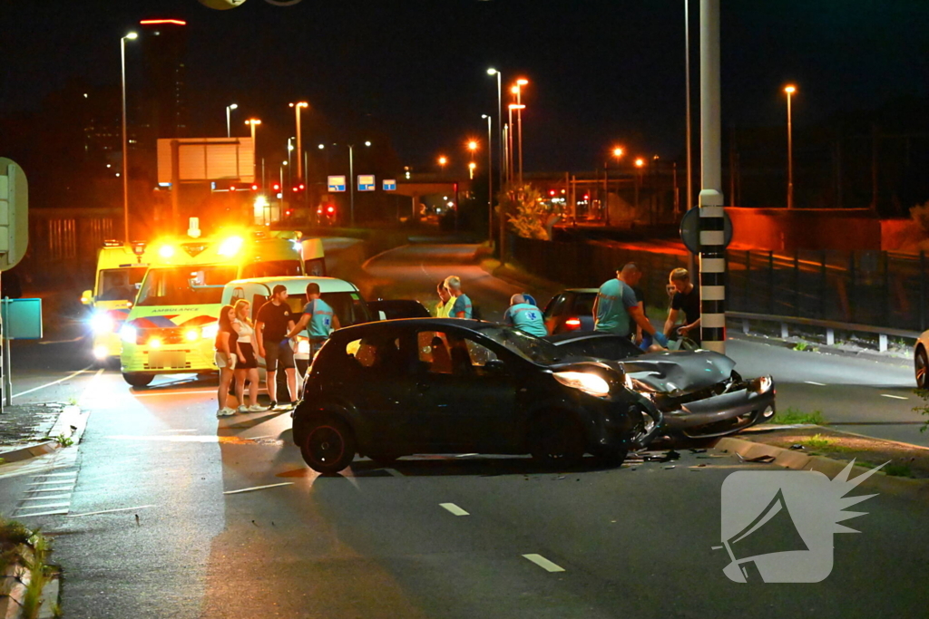 Twee gewonden bij auto-ongeluk