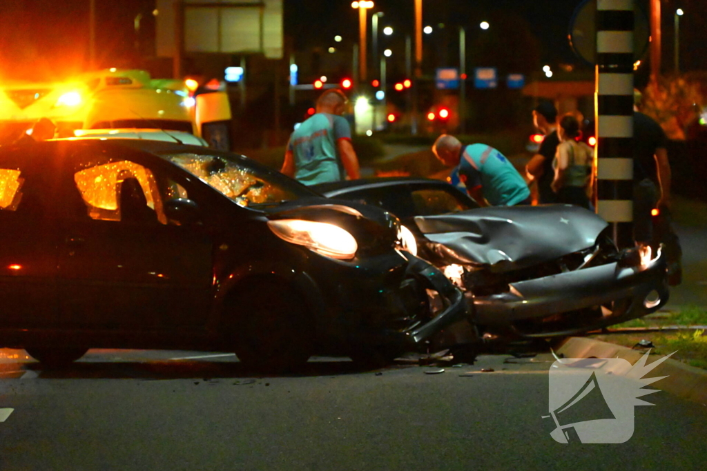 Twee gewonden bij auto-ongeluk