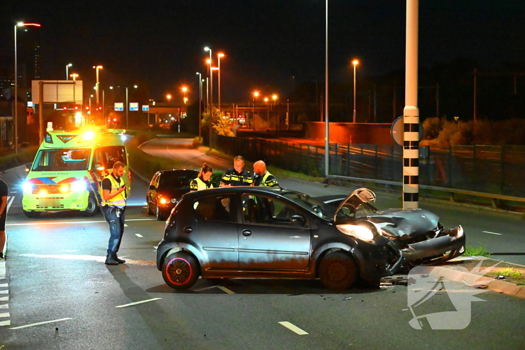 Twee gewonden bij auto-ongeluk