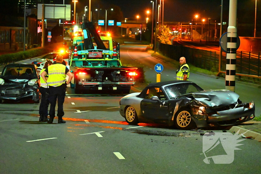 Twee gewonden bij auto-ongeluk