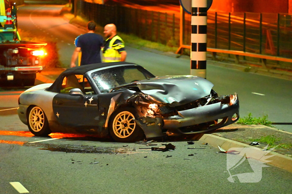 Twee gewonden bij auto-ongeluk