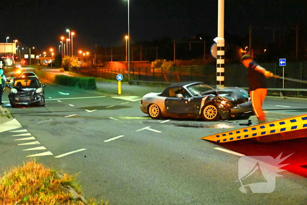 Twee gewonden bij auto-ongeluk