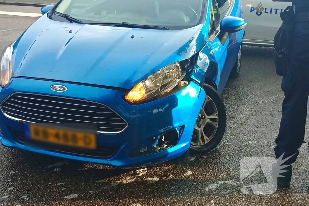 Veel schade bij aanrijding tussen twee voertuigen