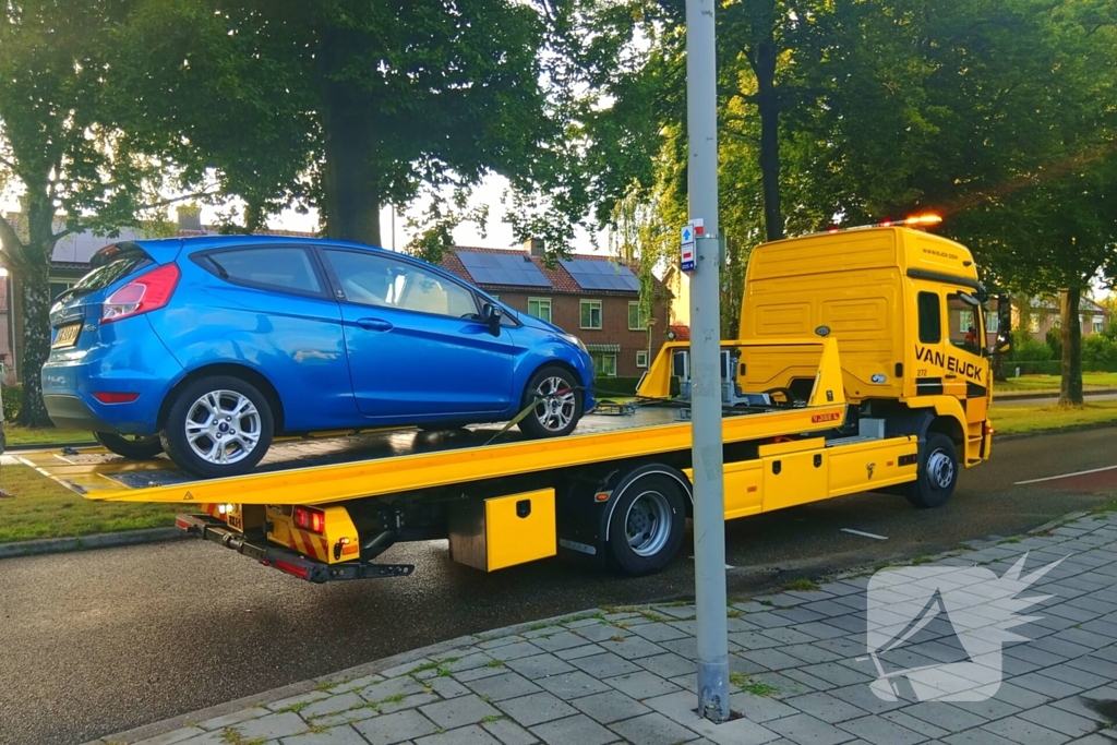 Veel schade bij aanrijding tussen twee voertuigen