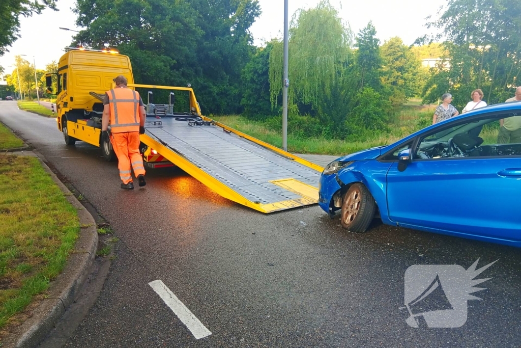 Veel schade bij aanrijding tussen twee voertuigen