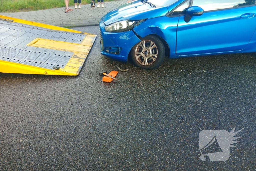Veel schade bij aanrijding tussen twee voertuigen