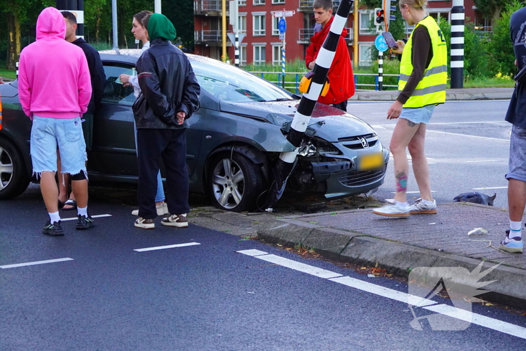 Auto klapt op verkeerslicht