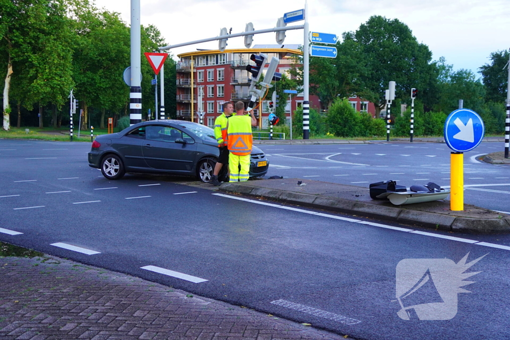 Auto klapt op verkeerslicht