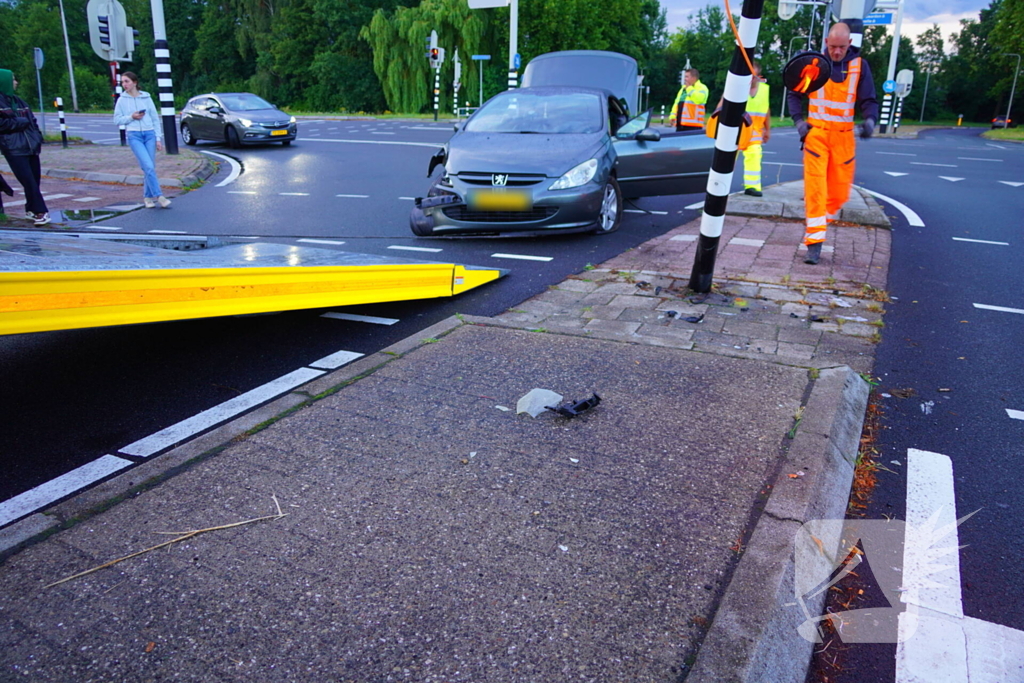 Auto klapt op verkeerslicht