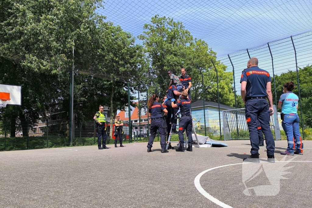Brandweer redt jongen uit net
