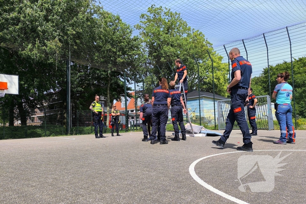 Brandweer redt jongen uit net
