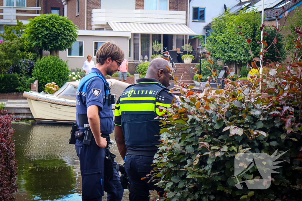 Hert gered uit de Rijn na sprongetje te water