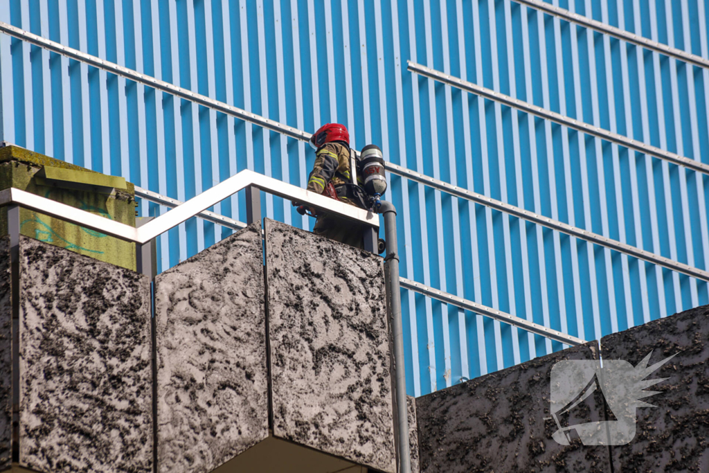 Brand in leegstaand kantoorgebouw vermoedelijk aangestoken