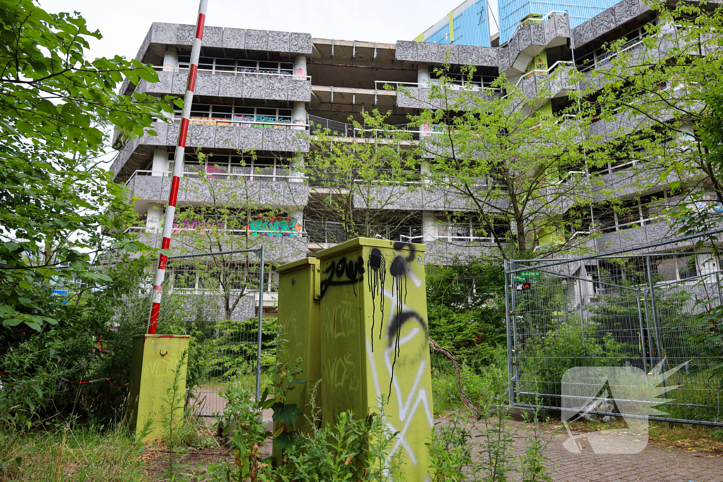 Brand in leegstaand kantoorgebouw vermoedelijk aangestoken