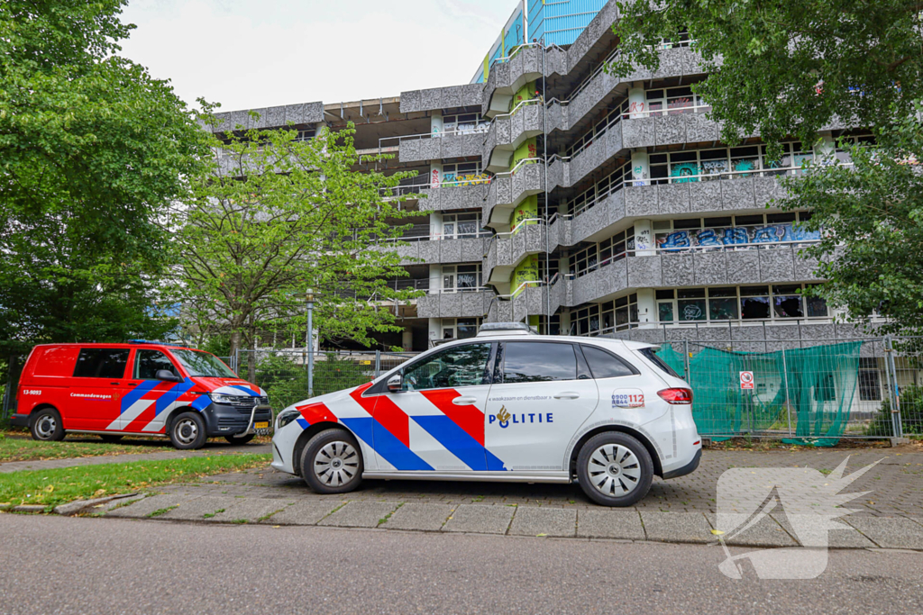 Brand in leegstaand kantoorgebouw vermoedelijk aangestoken