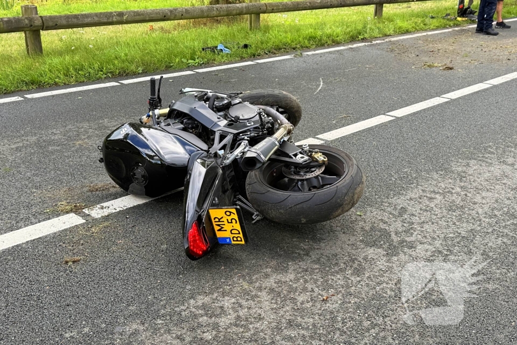 Motorrijder verliest controle in bocht