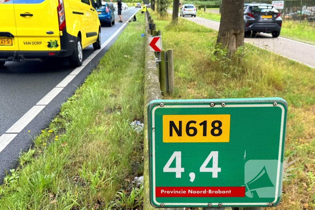 Motorrijder verliest controle in bocht