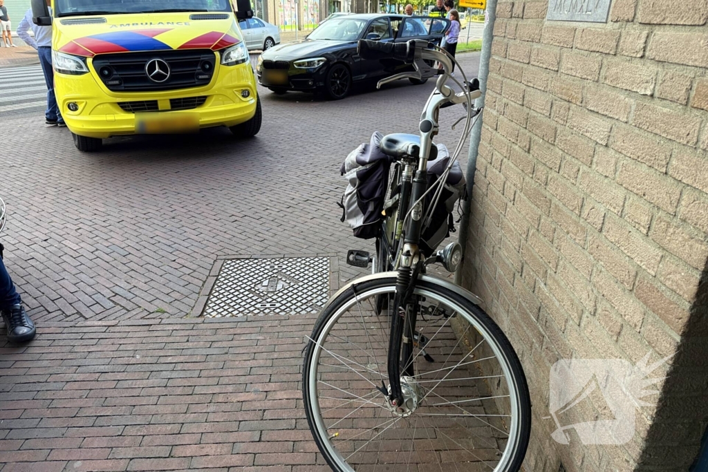 Fietser gewond na aanrijding met auto
