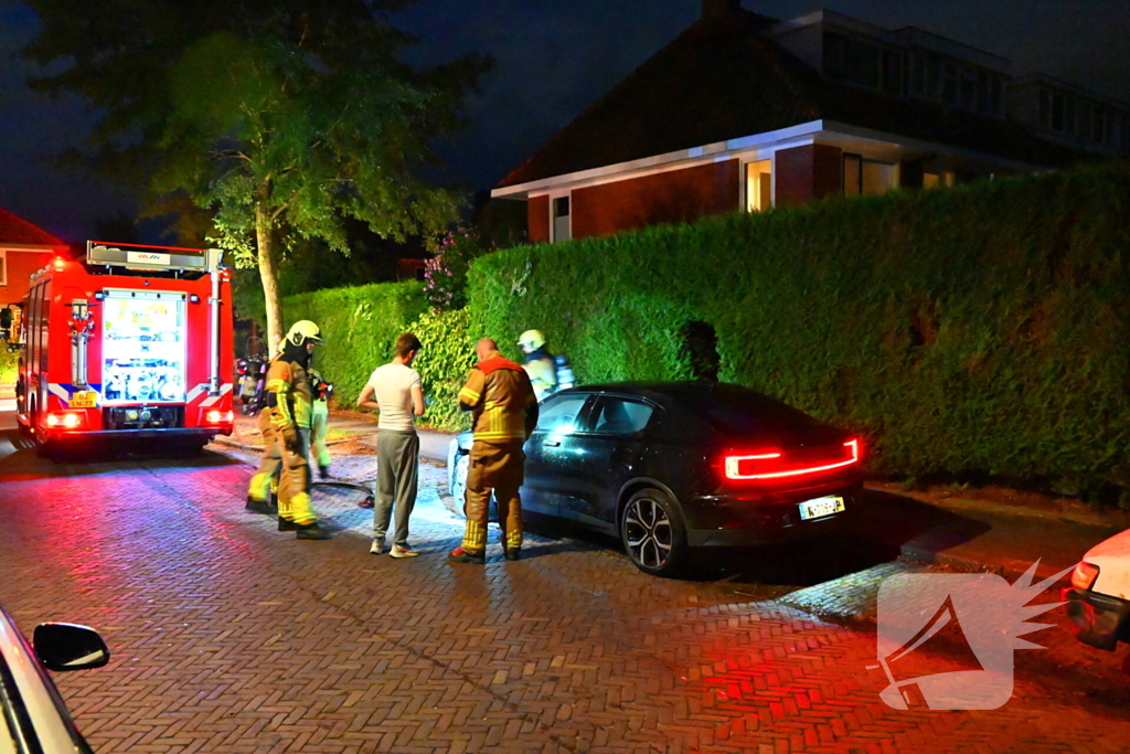 Zoektocht naar mogelijke betrokkene autobrand