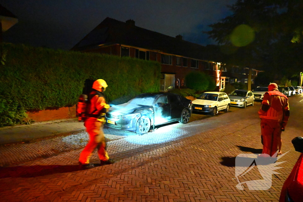 Zoektocht naar mogelijke betrokkene autobrand