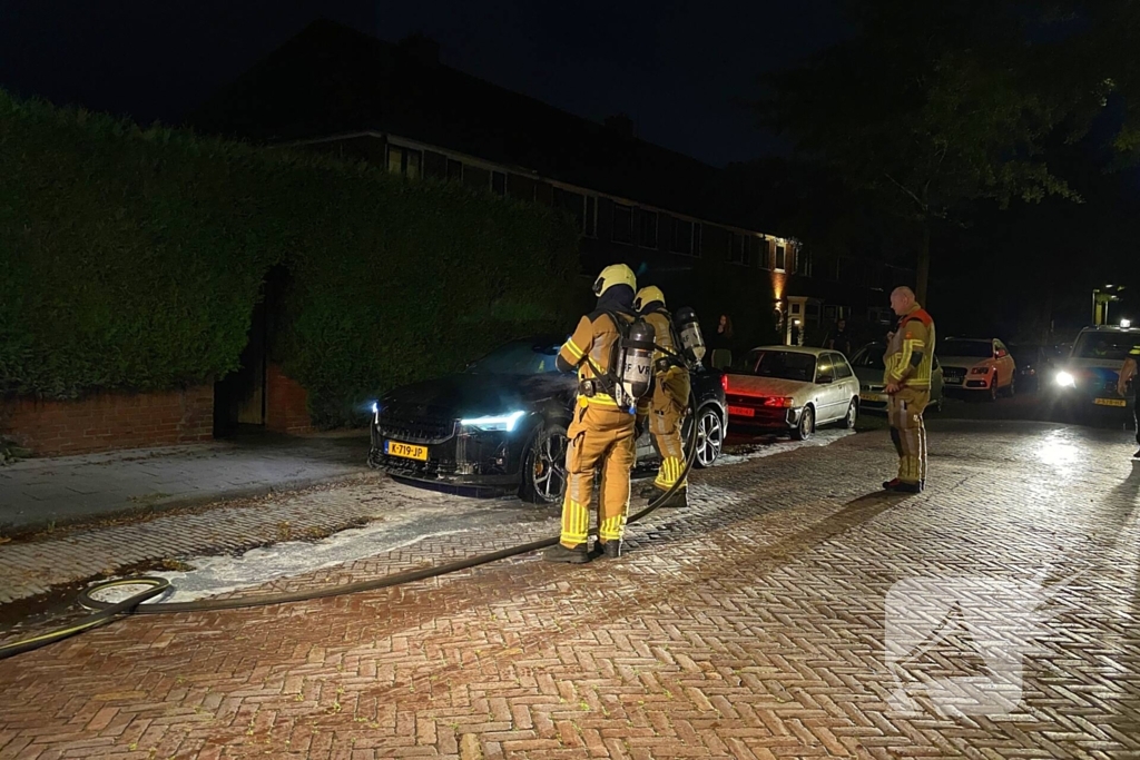 Zoektocht naar mogelijke betrokkene autobrand