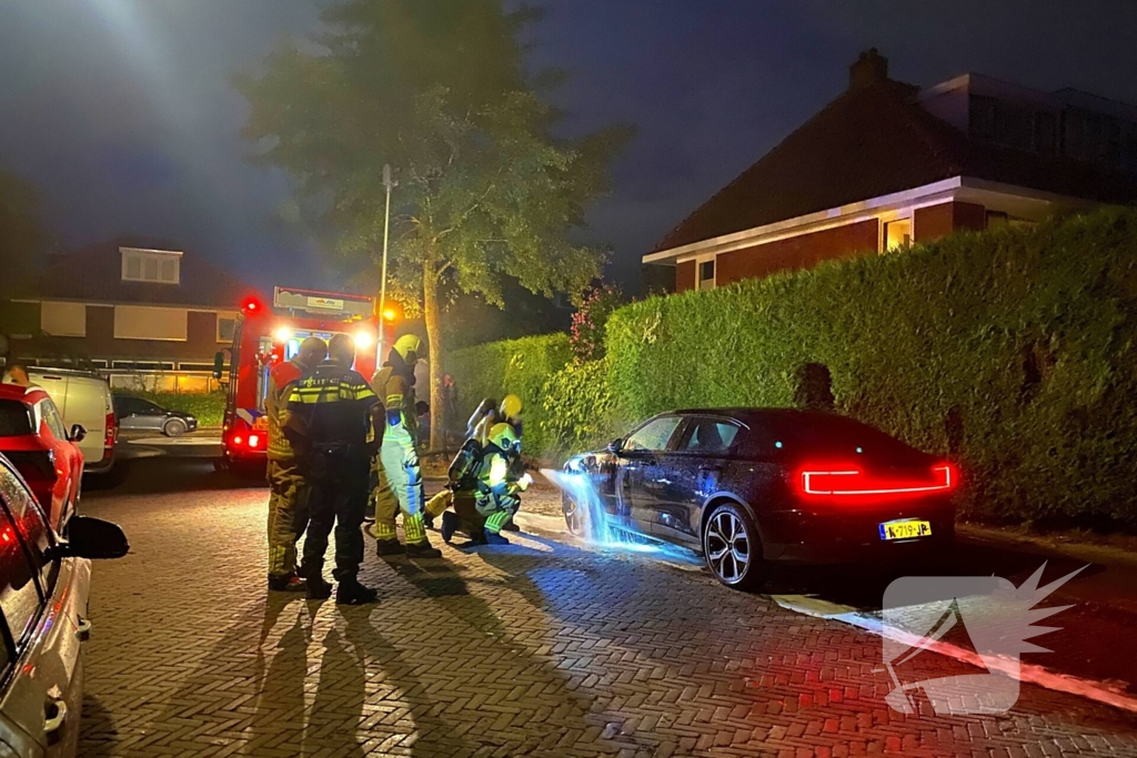 Zoektocht naar mogelijke betrokkene autobrand