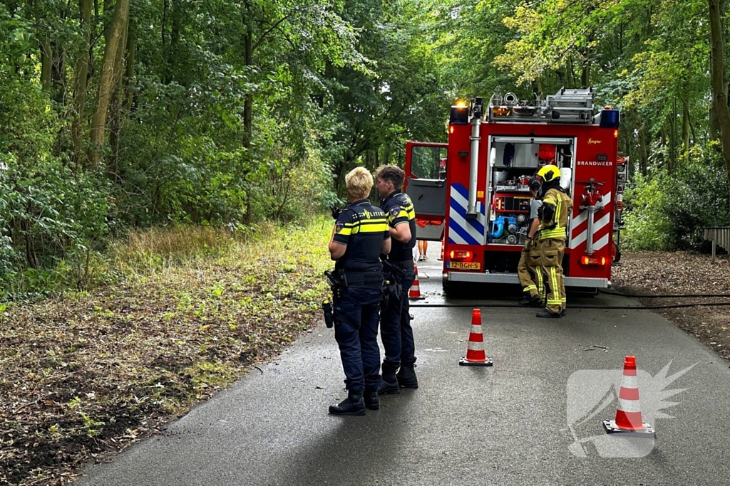 Brand in hut door onbekende oorzaak